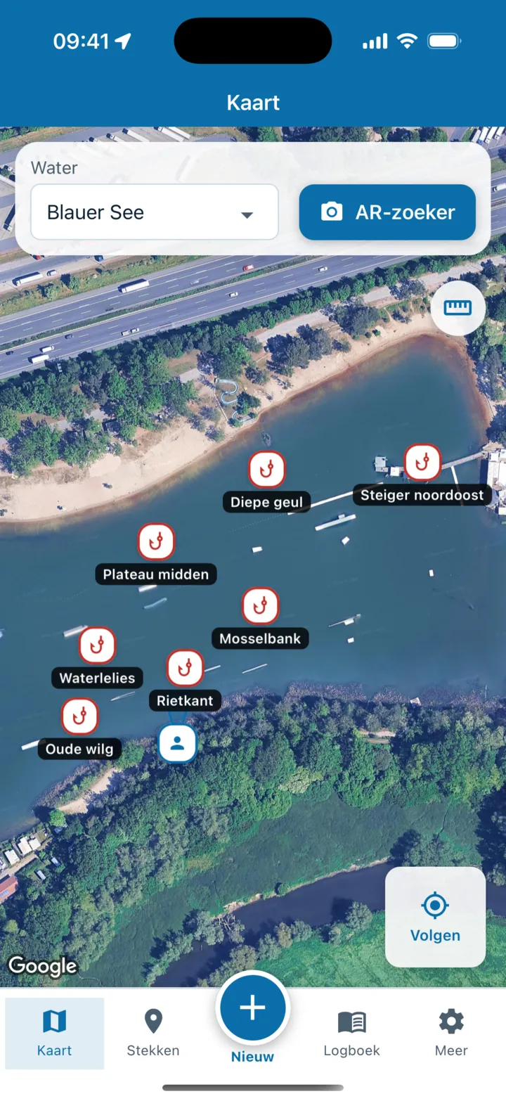 Kaart van de Blauer See met de stekken Rietkant, Plateau midden, Diepe geul, Mosselbank, Waterlelies en Oude wilg, je eigen positie met kijkrichting, knop voor de AR-zoeker en liniaal